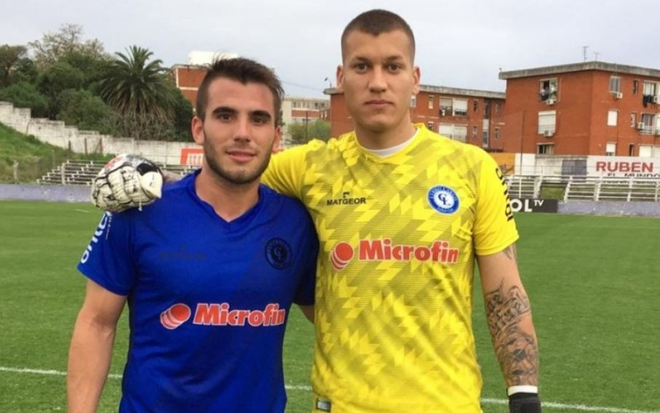 Washington Aguerre (der) posó sonriente (Twitter @CampeonatoAUF)