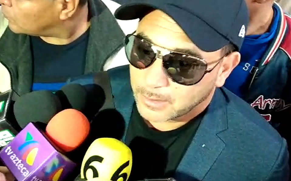 A su llegada al aeropuerto de Nuevo León. (Mediotiempo)