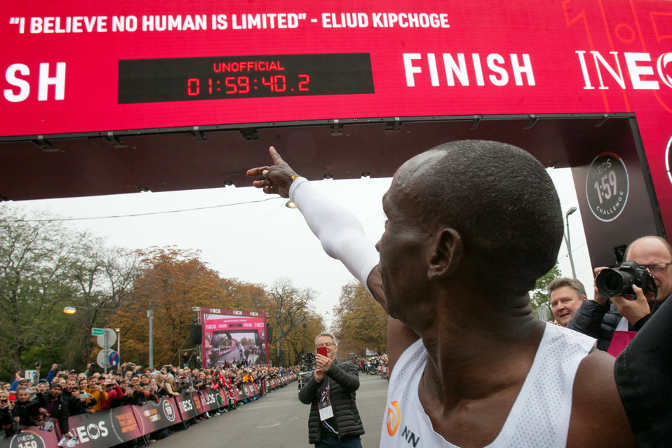 Eliud Kipchoge corrió el maratón de Viena en 1 hora 59 segundos 40 segundos.