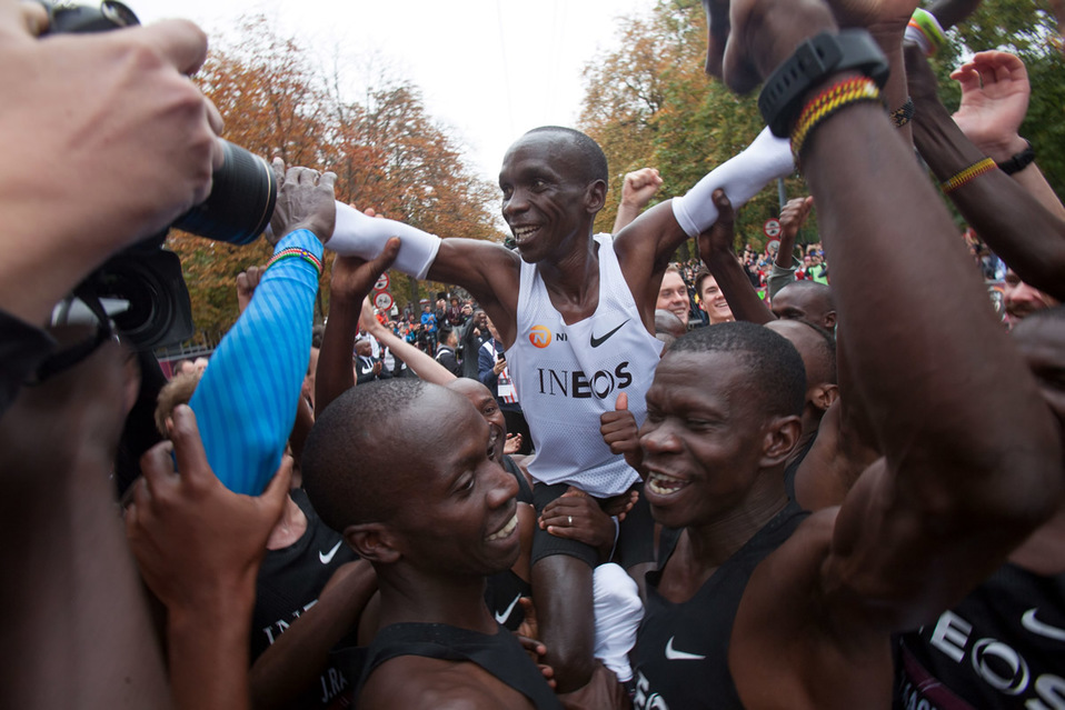 Eliud Kipchoge corrió el maratón de Viena en 1 hora 59 segundos 40 segundos.