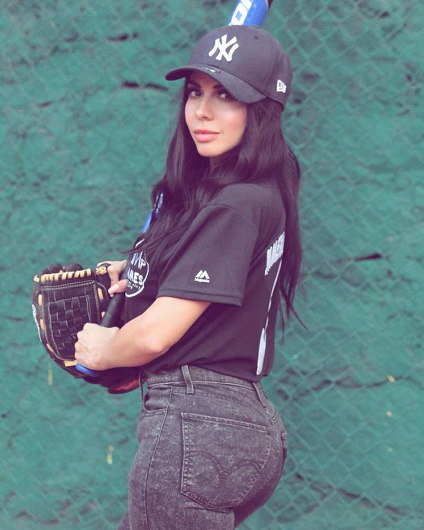 Jimena Sánchez siempre demuestra su amor por los Raiders, Yankees y Lakers. Foto: Instagram @jimenasanchezmx