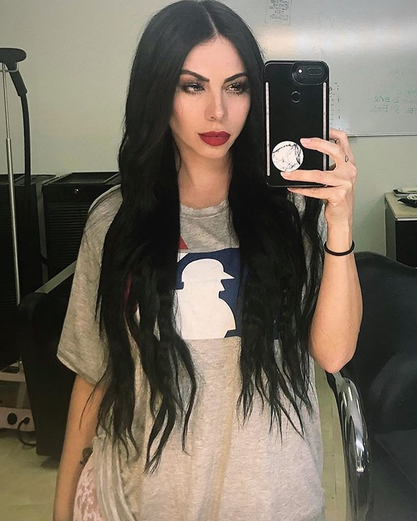 Jimena Sánchez siempre demuestra su amor por los Raiders, Yankees y Lakers. Foto: Instagram @jimenasanchezmx