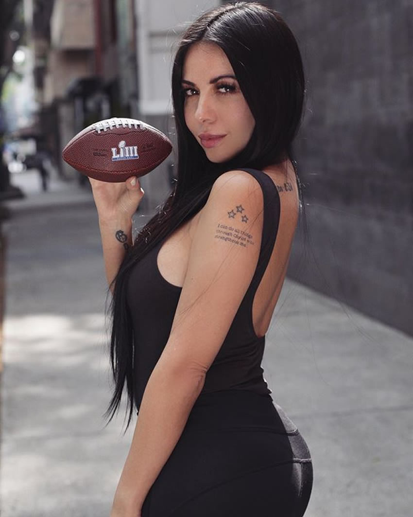 Jimena Sánchez siempre demuestra su amor por los Raiders, Yankees y Lakers. Foto: Instagram @jimenasanchezmx
