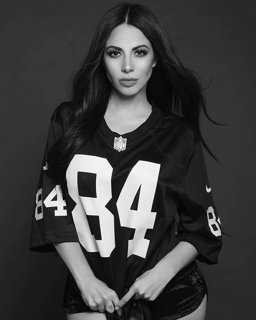 Jimena Sánchez siempre demuestra su amor por los Raiders, Yankees y Lakers. Foto: Instagram @jimenasanchezmx