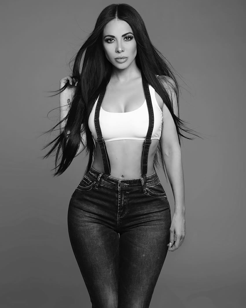 Jimena Sánchez siempre demuestra su amor por los Raiders, Yankees y Lakers. Foto: Instagram @jimenasanchezmx