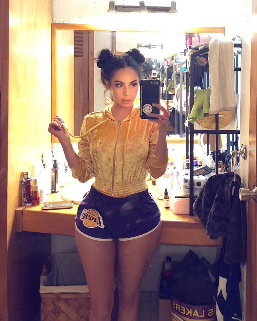 Jimena Sánchez siempre demuestra su amor por los Raiders, Yankees y Lakers. Foto: Instagram @jimenasanchezmx