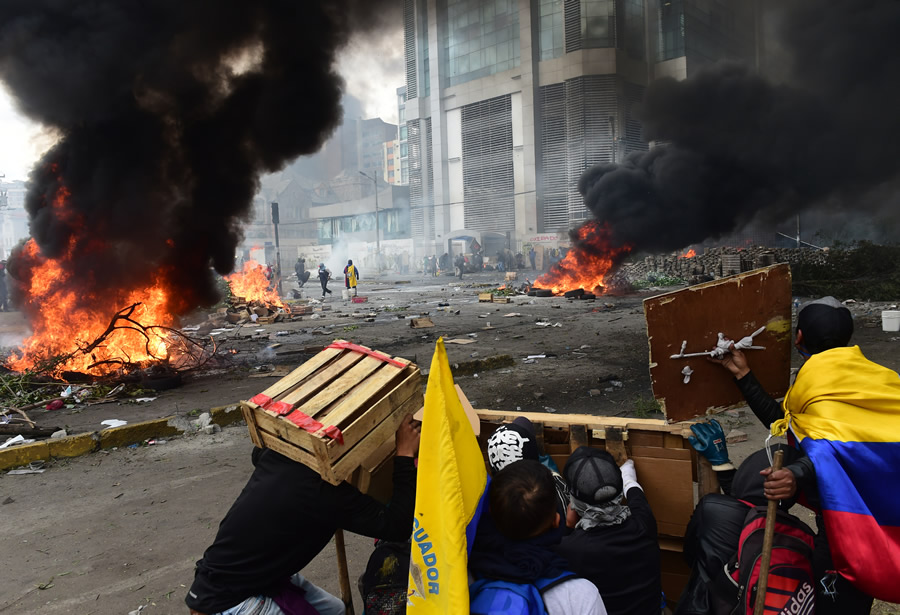 Protestas indígenas en Ecuador golpean al futbol. (Foto: AFP)