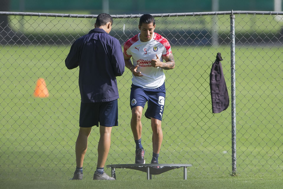 Chivas: Carlos Cisneros vuelve e entrenar...¡7 meses después!