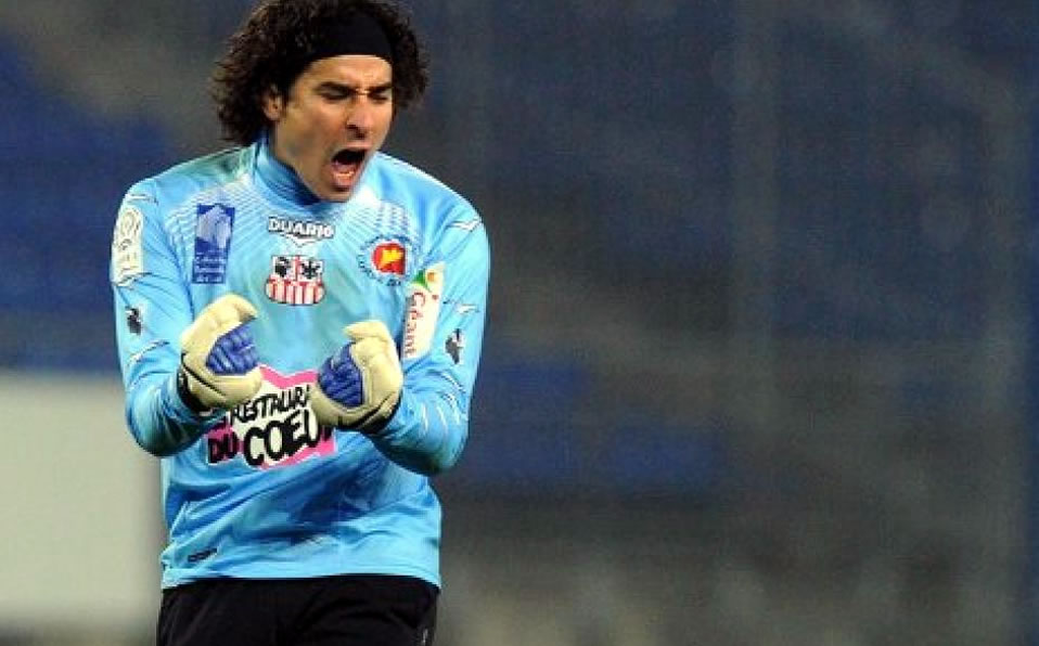 Guillermo Ochoa jugó en el Ajaccio del 2011 al 2014. (AFP)