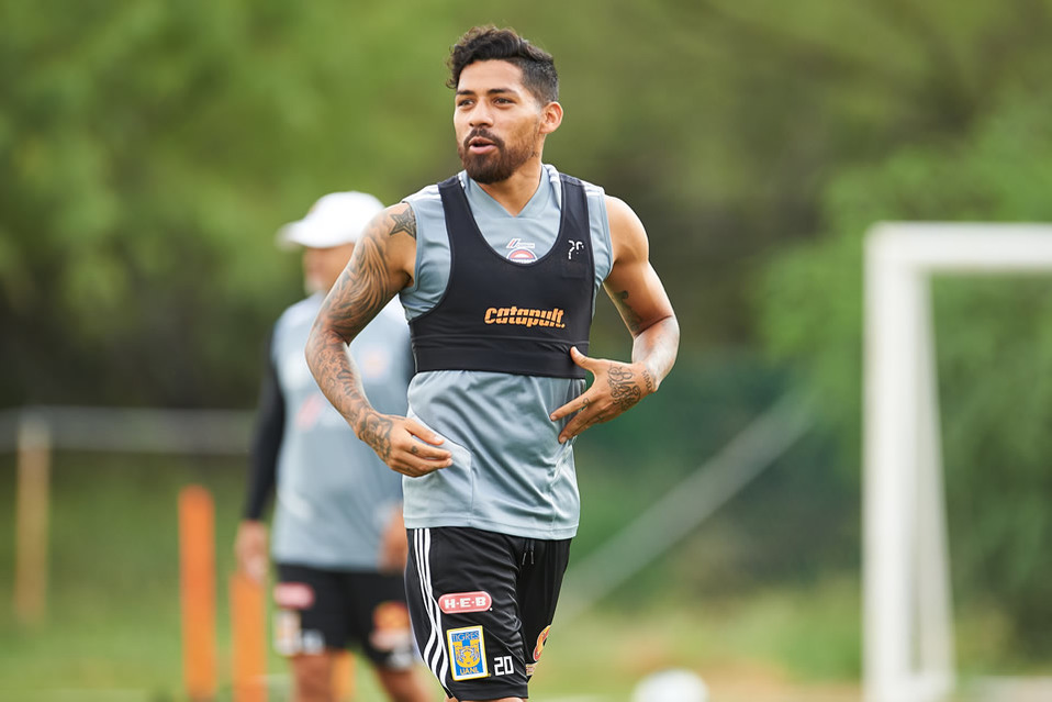 Javier Aquino aún no está para reaparecer (FOTO: Mexsport)