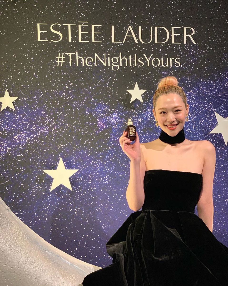 Fue imagen de marcas reconocidas como Estée Lauder en cosméticos y fragancias.