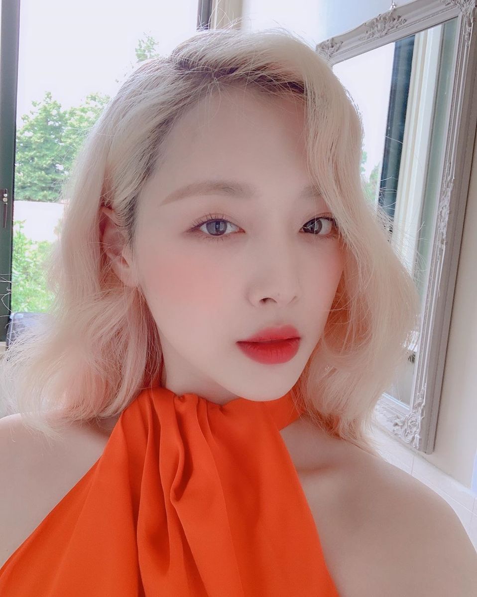 Sulli sufrió de ciberacoso y amenzas durante años por su relación con el cantante Choiza.