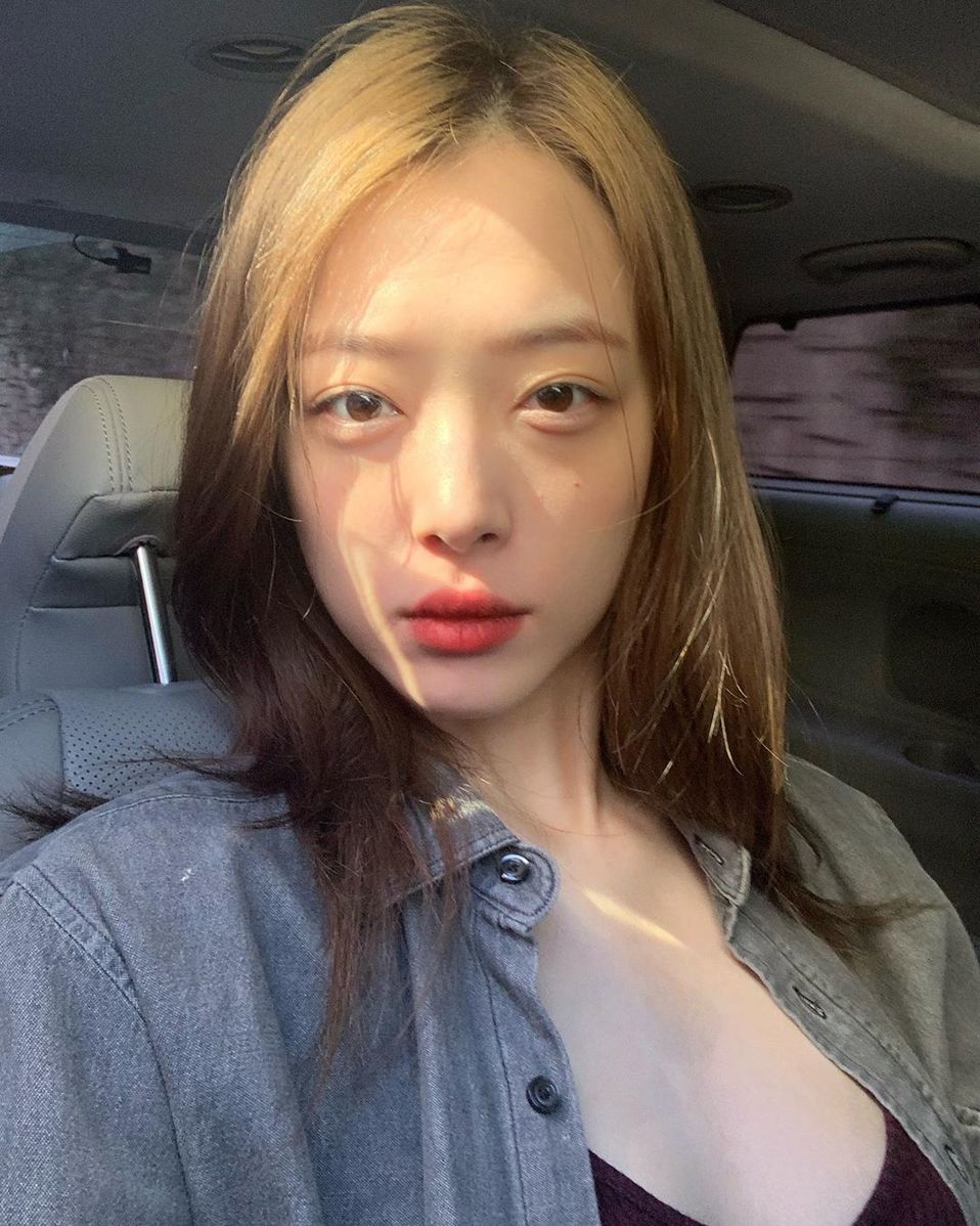La última foto que Sulli compartó en su cuenta de Instagram @Jelly_Jilli fue el 10 de octubre.