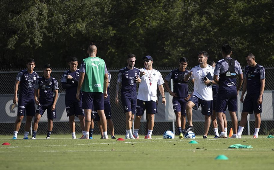 Rayados entrenará en el nuevo césped del Gigante de Acero