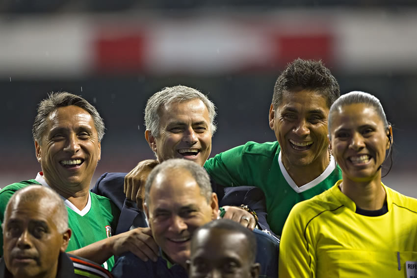 Jorge Campos con José Mourinho. Foto: Imago7