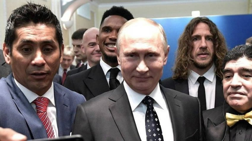 Con el presidente de Rusia, Vladimir Putin, Maradona, Puyol, Eto'o e Infantino. Foto: redes sociales