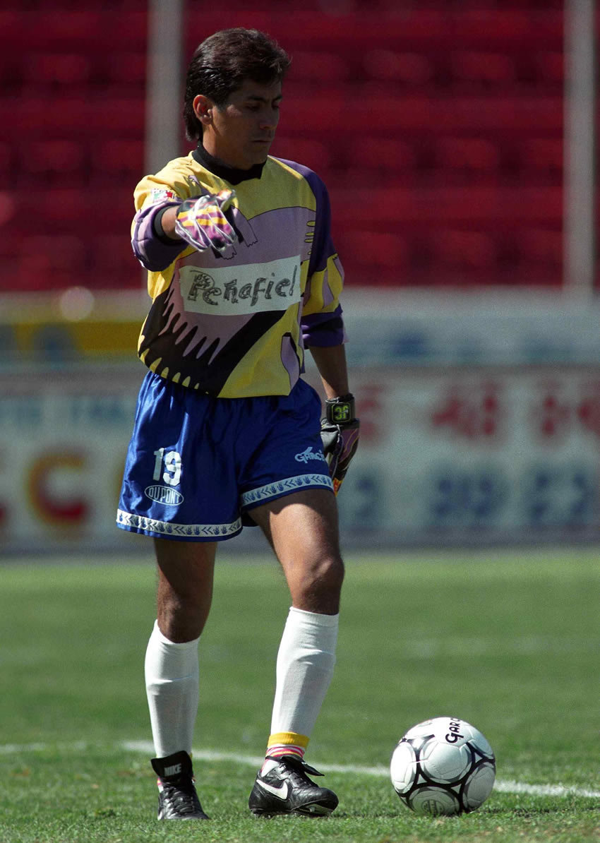 Con el Atlante ponía el nombre del patrocinado con cinta adhesiva. Foto: Mexsport