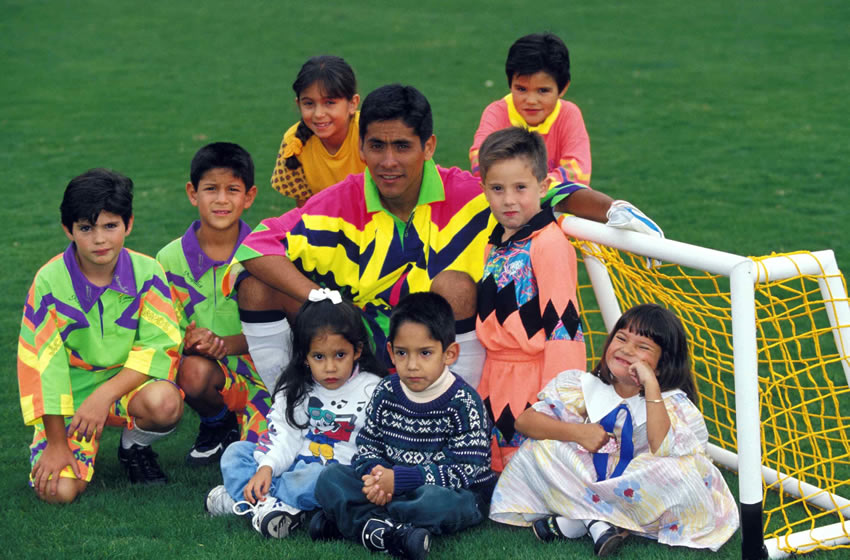 Los niños amaban los uniformes de Campos. Foto: Mexsport