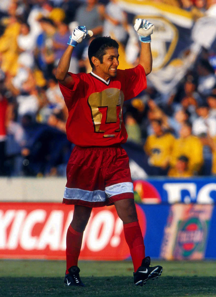 Con el Puma enorme en el pecho. Foto: Mexsport