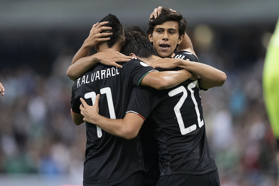La Selección sobrevivió a las patadas panameñas y con goles de Alvarado, Macías y Pizarro salió victoriosa del Azteca (FOTO: Imago7)