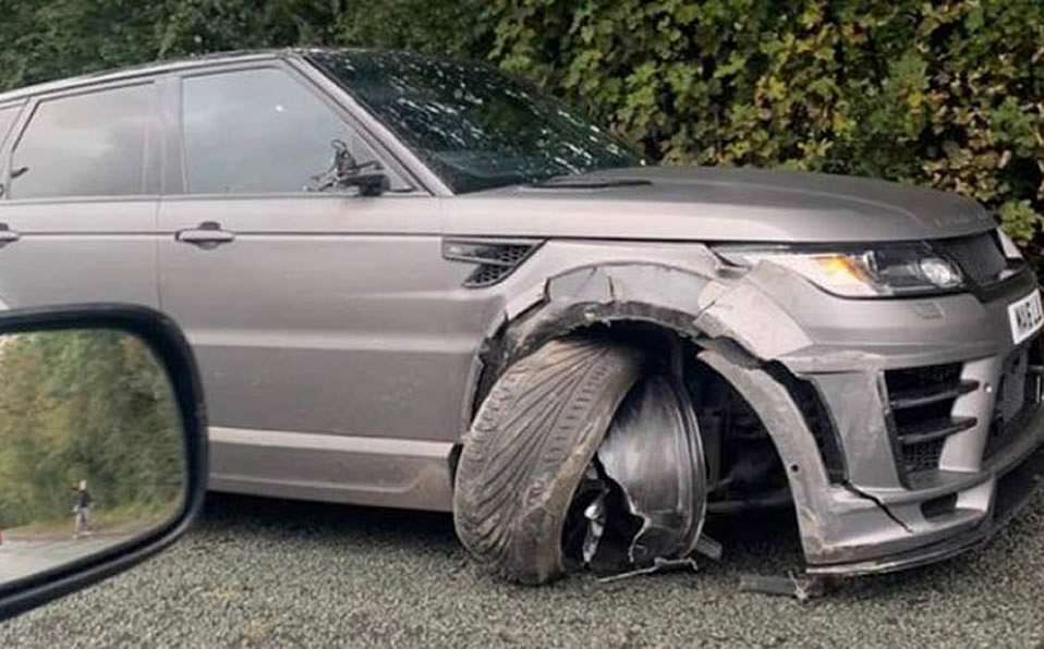 Así quedó el auto del futbolista. (@ElEnfoque3)