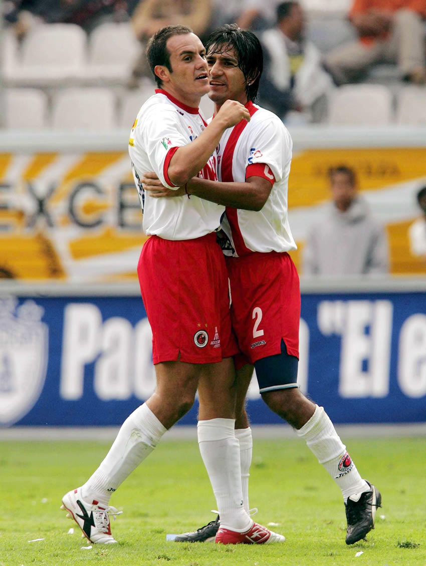 Cuauhtémoc Blanco e Isaac Terrazas, grandes amigos que defendieron al Tibu. Foto: Mexsport