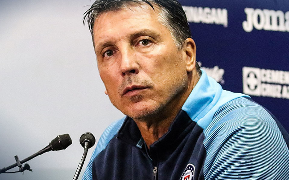 El exentrenador de Veracruz en el Clausura 2019 y ahora DT de La Máquina, habló sobre el polémico tema. (CruzAzulcd)