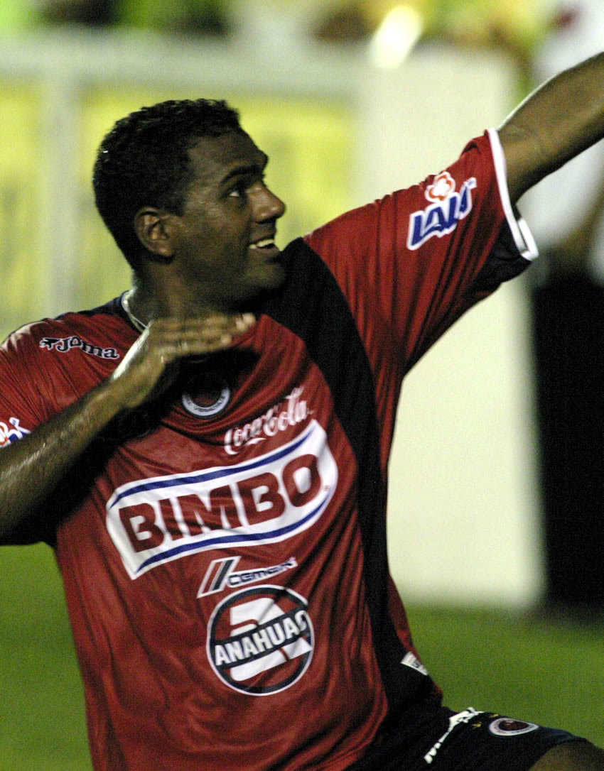 Kléber Boas era el 'killer' de estos Tiburones Rojos. Foto: Mexsport