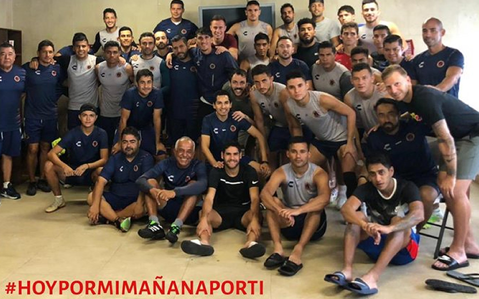 El plantel del Veracruz pide solidaridad (Twitter @gabypenalba28)