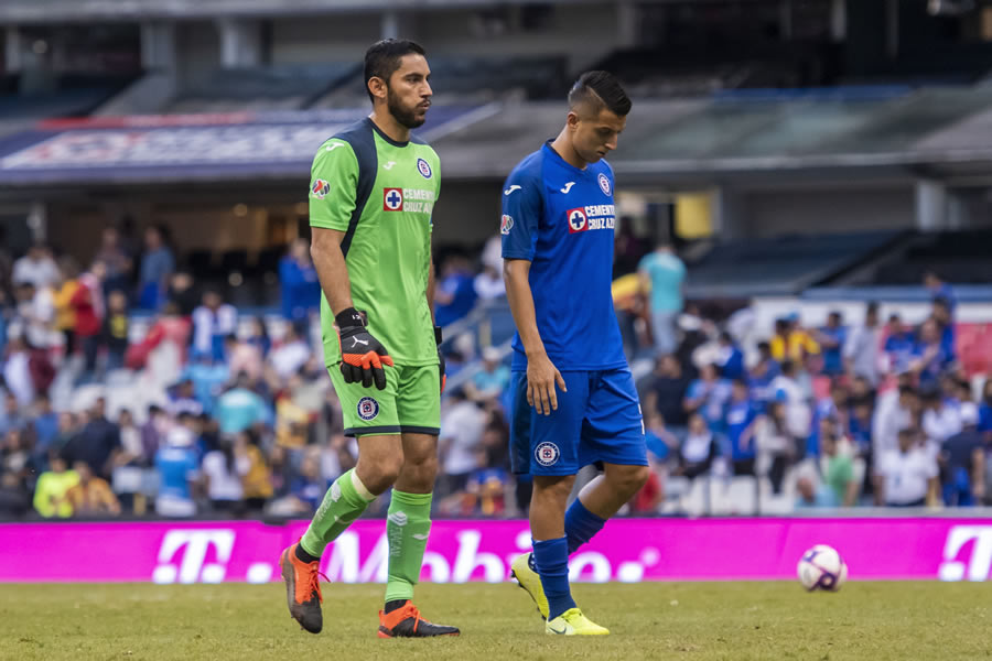 Cruz Azul está obligado a ganar sus cuatro duelos restantes para aspirara a llegar a 28 puntos y clasificar a la Liguilla. Foto: Mexsport.