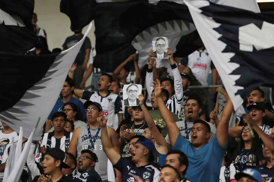 Los fanáticos de Rayados pidieron la salida del directivo. Foto: Imago7.