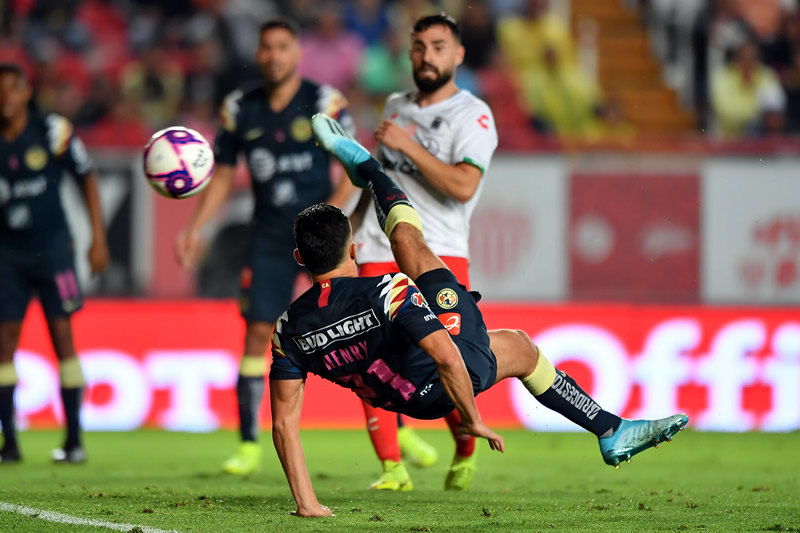 Henry Martín remató de tijera para el 2-2. (Foto: Mexsport)