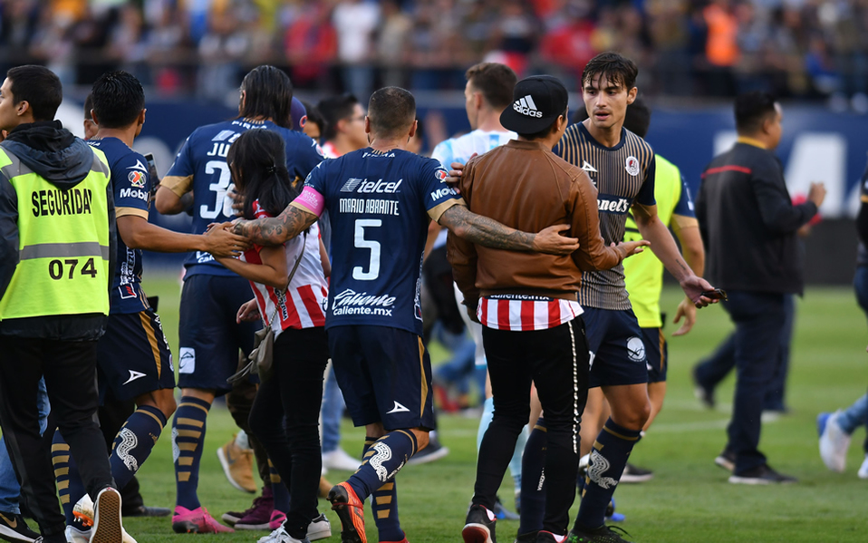 Jugadores pedían calma a los fanáticos (Foto: MEXSPORT)