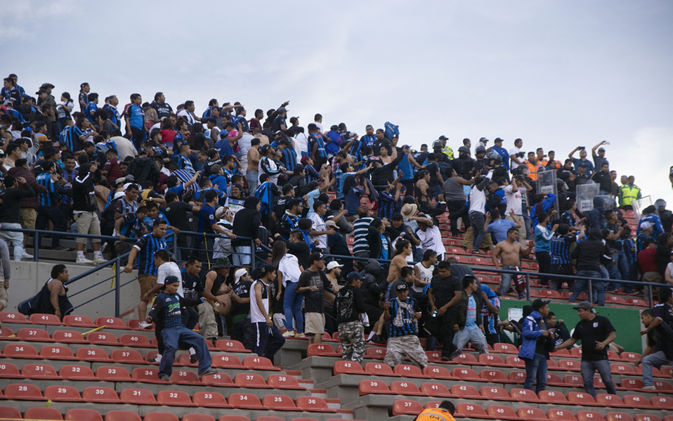 La tribuna de Querétaro, ahí se desencadenó todo (Foto: MEXSPORT)