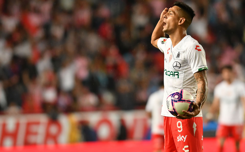 Quiroga celebró así el 2-1 parcial. (Foto: Mexsport)