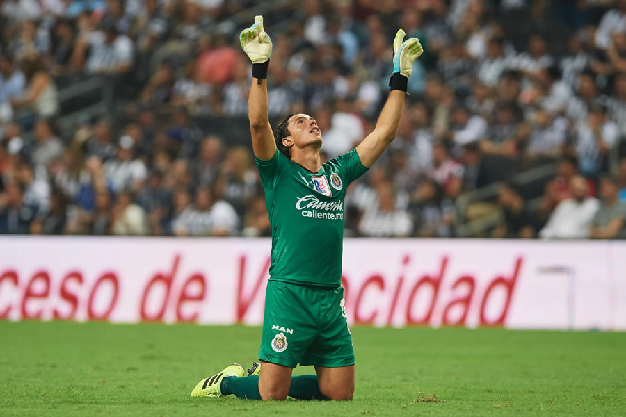 Toño Rodríguez disputó hoy su noveno partido como titular con las Chivas. Foto: Mexsport.