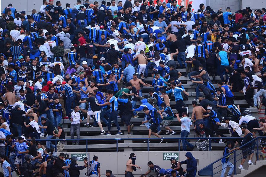Los actos de violencia podrían ocasionar un veto al Estadio Alfonso Lastras. Foto: Mexsport.