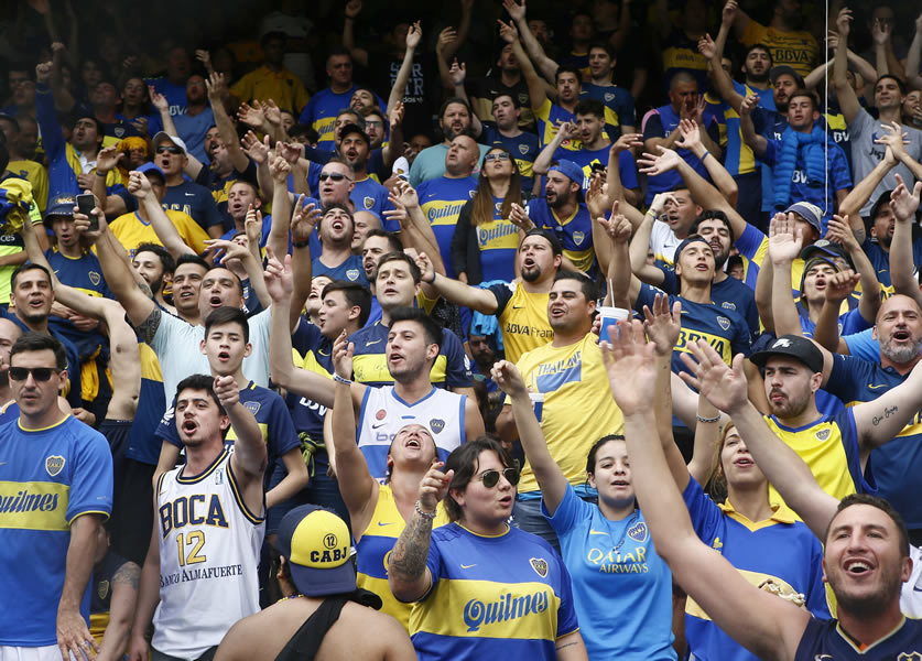 Los seguidores xeneizes no olvidan lo que sucedió hace un año cuando hinchas de River lanzaron gas pimienta al autobús de Boca Jrs. Foto: Mexsport.