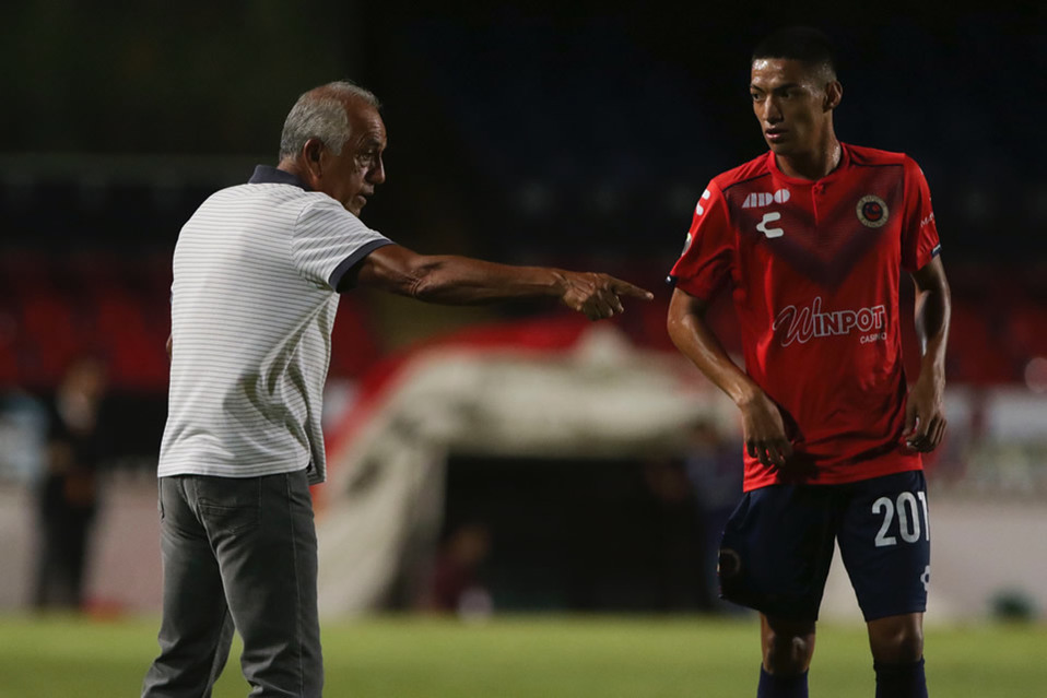 López Zarza dejó abierta la posibilidad de modificar su equipo titular luego del escándalo del viernes pasado y el triunfo de este martes en Copa (FOT