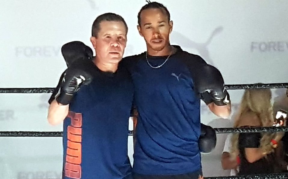 Julio César Chávez y Lewis Hamilton compartieron ring en la CDMX. (MT)