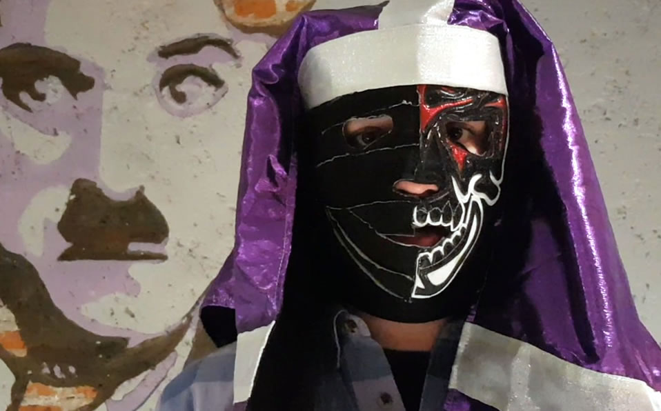 Karis La Momia Jr. es el personaje bajo el cual lucha el hijo de La Parka. (MT)