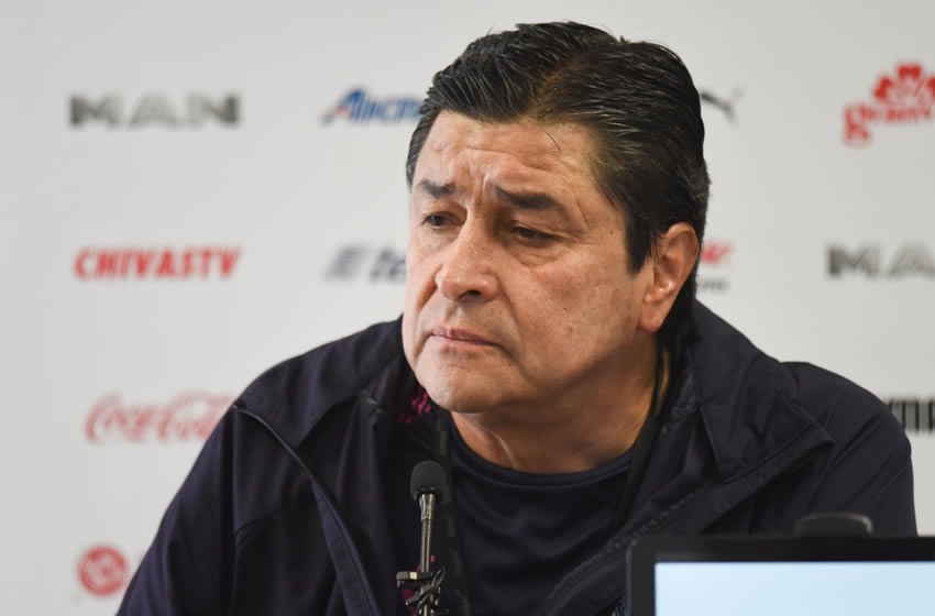 Luis Fernando Tena confía en que podrá seguir como DT. Foto: Imago7
