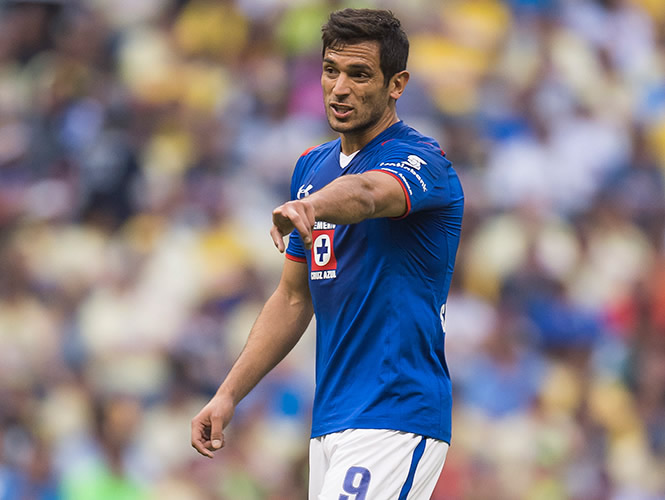 La figura paraguaya arribó a México en medio de decenas de aficionados proveniente del Málaga, jamás pudo adaptarse a la Liga MX.