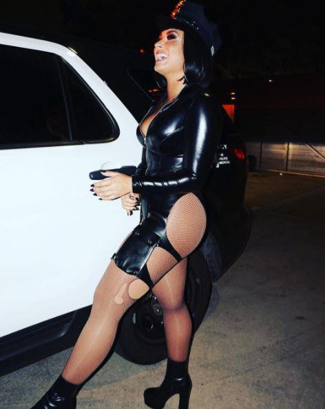 ¡Pero nunca olvidaremos a Demi Lovato versión policía!
