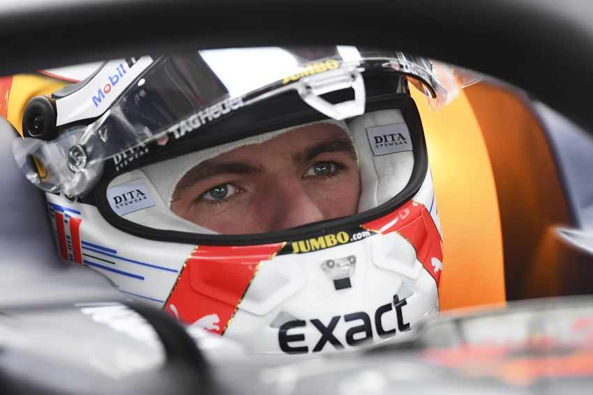 Verstappen, con la mirada fija en la pista. Foto: AFP