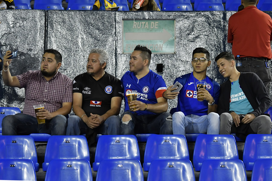 Aficionados de Cruz Azul en el Volcán. (Foto: Imago 7)