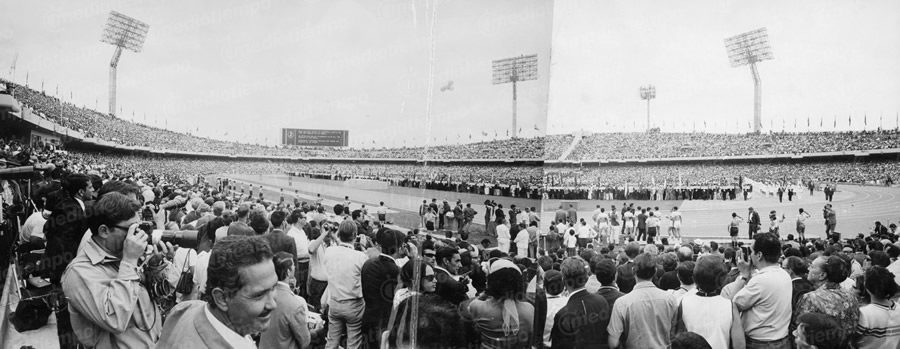 Se calcula que 100 mil personas la vieron encender el Pebetero. (Foto: Archivo Milenio)