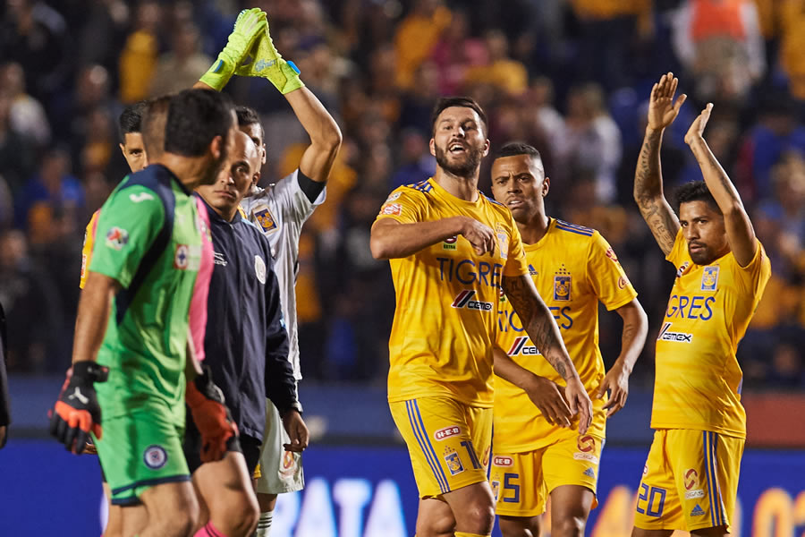 El francés consiguió ante Cruz Azul su gol 101 en la Liga MX. FOTO: Mexsport.