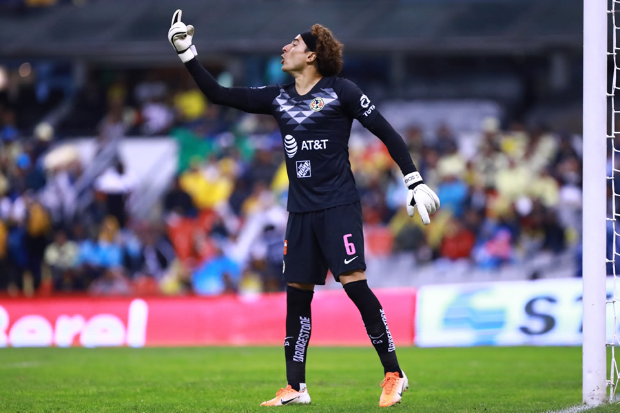Ochoa estuvo atento en las llegadas de Puebla. (Foto: Imago 7)