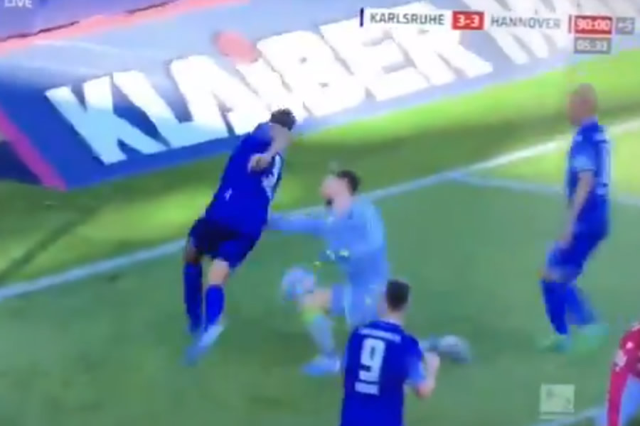 Ron-Robert Zieler, el culpable.